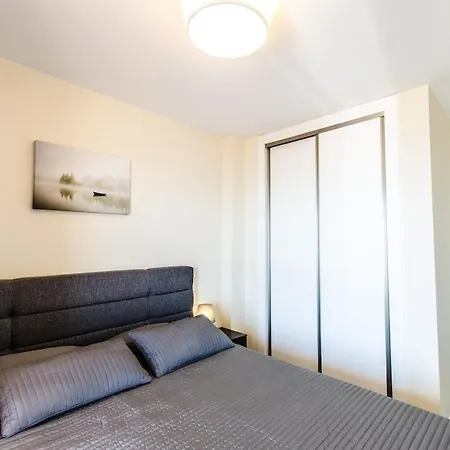 In - Marina Greenwich Apartment